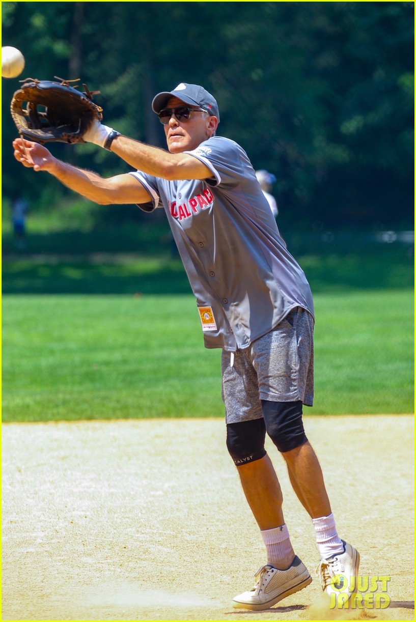 Clooney Plays In Another Broadway Softball Game During His Final(02)