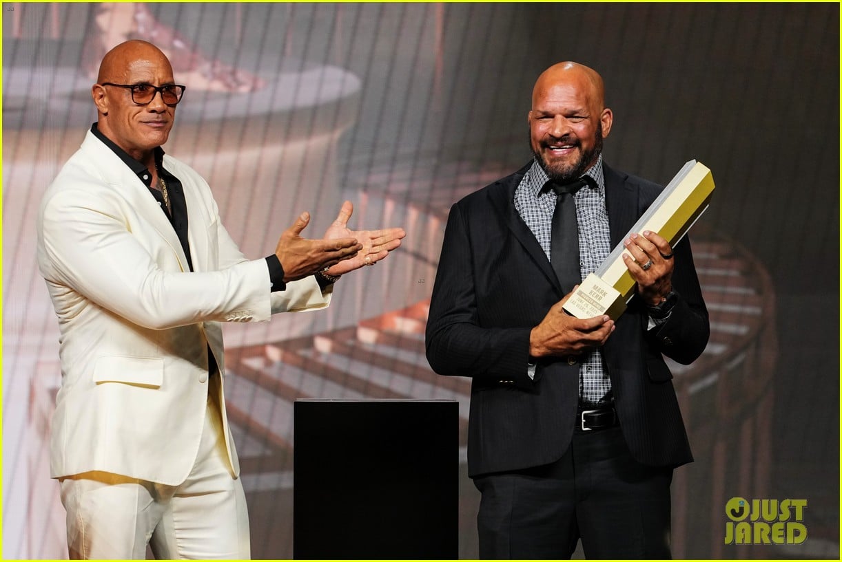 emily blunt dwayne jonhson ufc hof 045177269