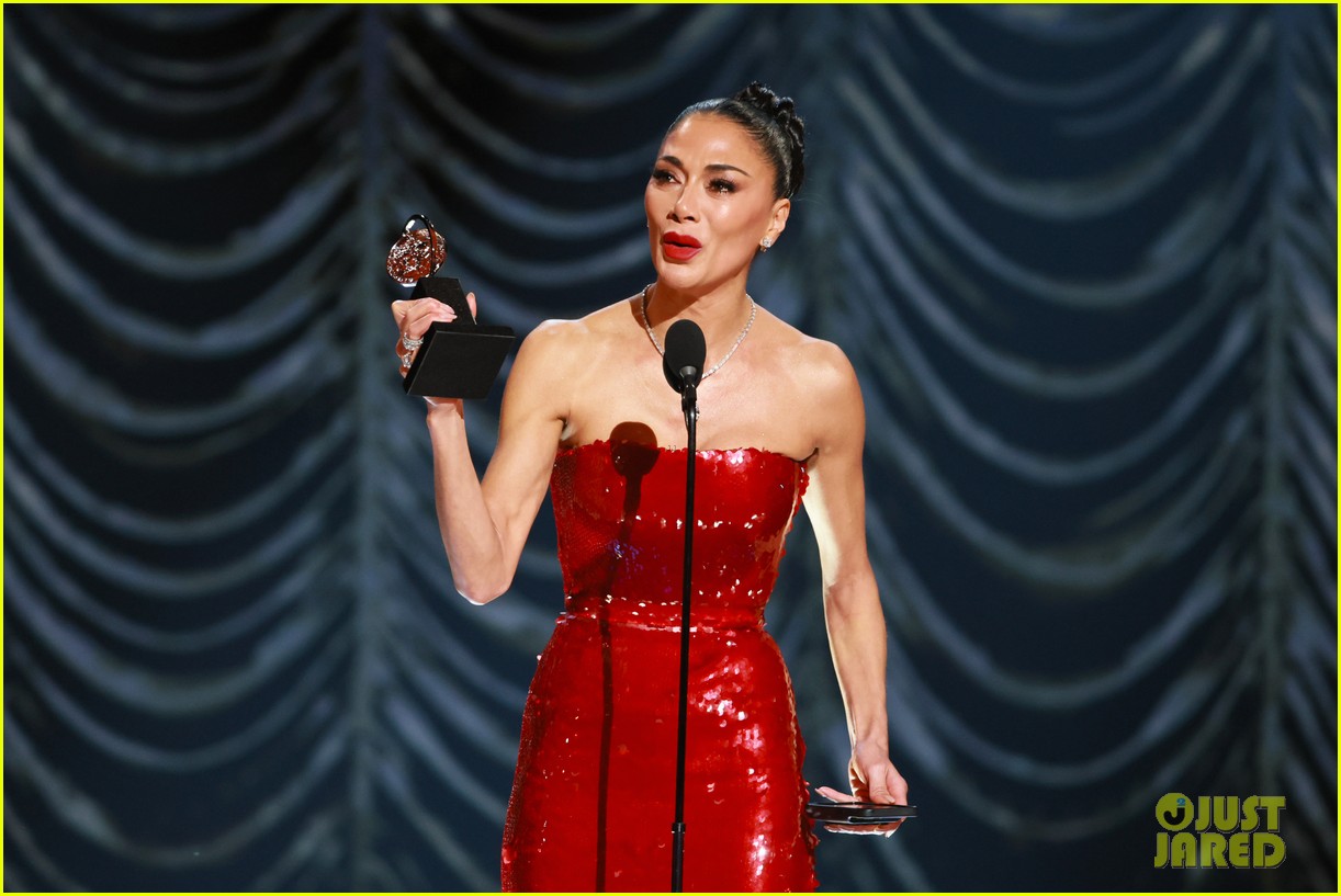 Nicole Scherzinger Wins Best Actress at Tonys 2025, Gives Tearful