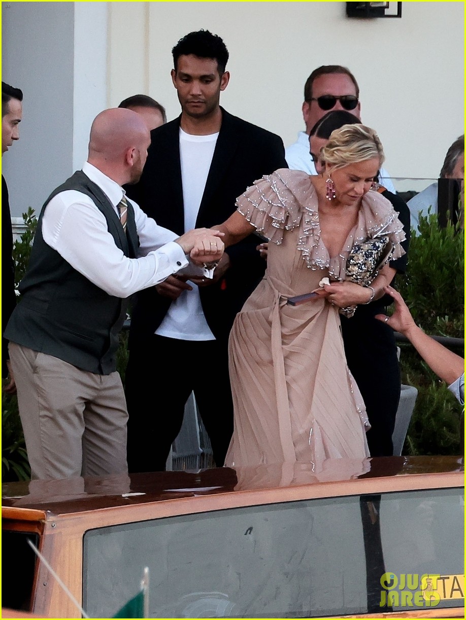 Orlando Bloom Wears Polka Dot PJs For Jeff Bezos & Lauren Sanchez Party(01)