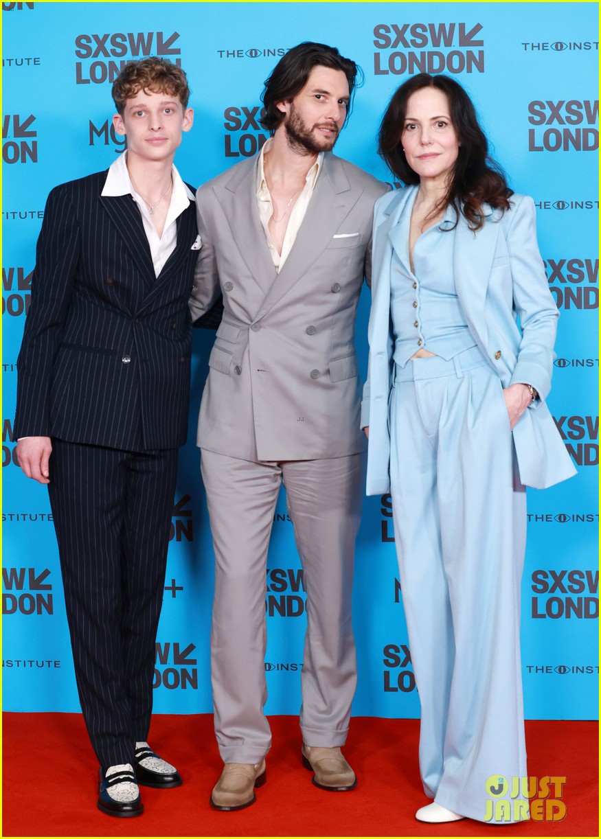 MaryLouise Parker Makes Rare Appearance with Daughter Ash at 'The