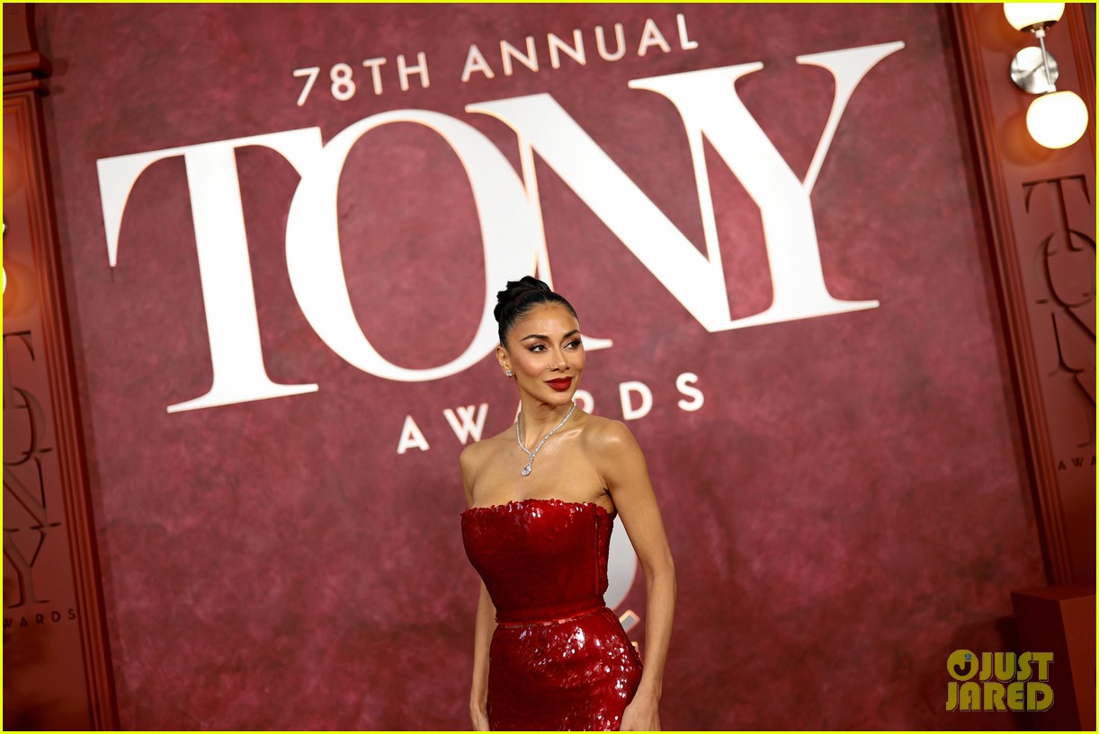 Sunset Blvd's Nicole Scherzinger & Tom Francis Wow on Tony Awards 2025