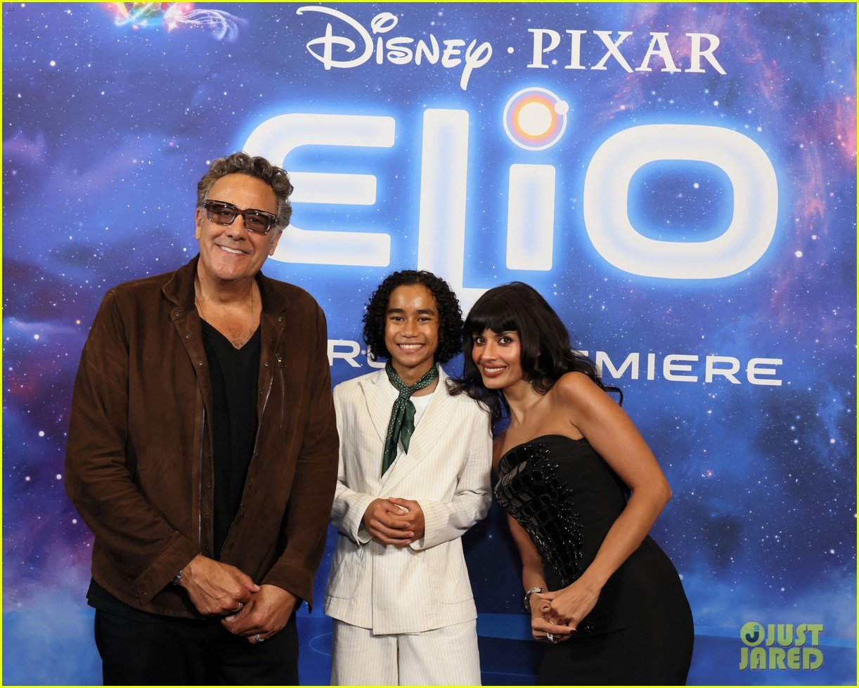 Zoe Saldaña Brings Her 3 Kids to 'Elio' Premiere In Los Angeles Photo
