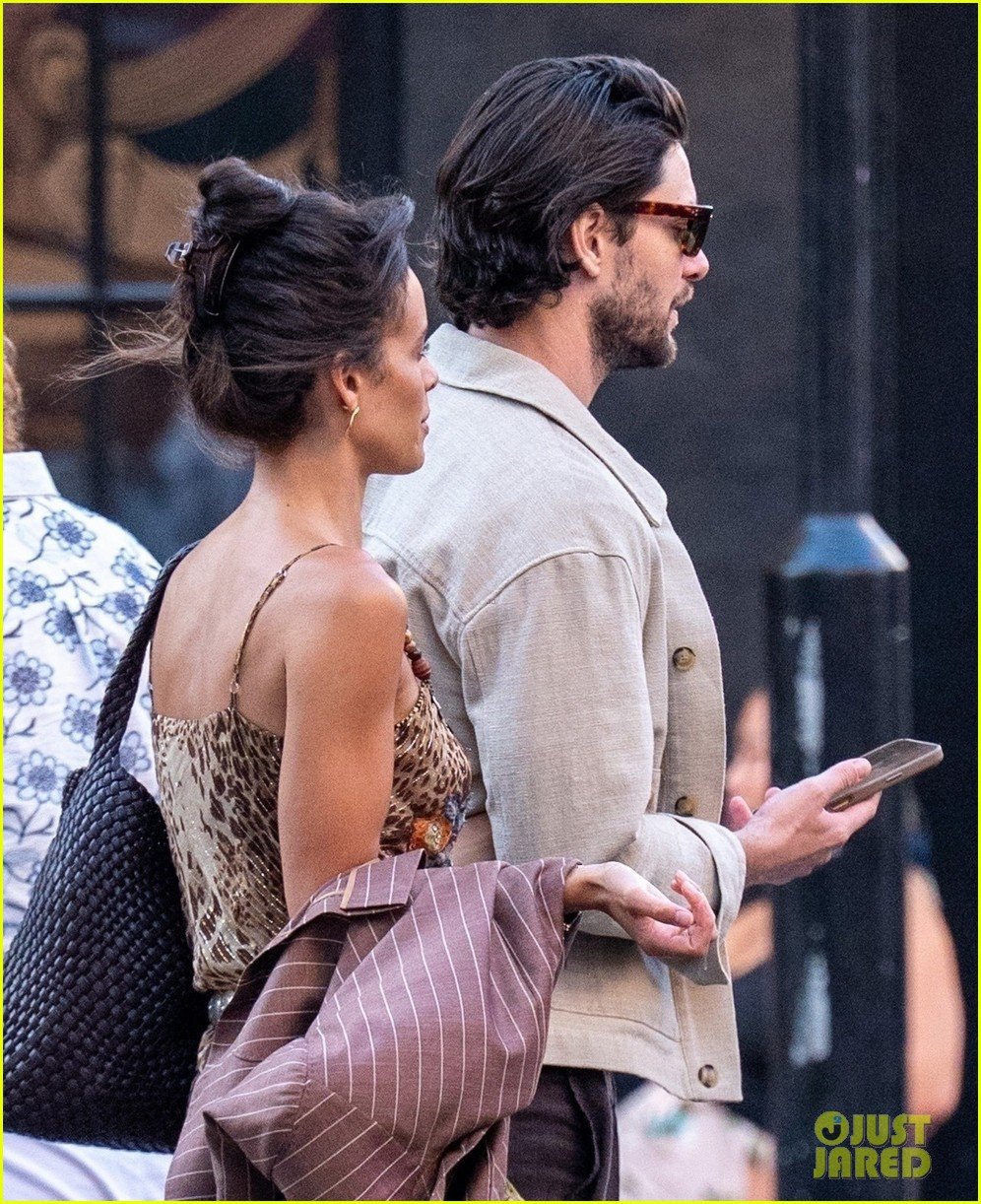 Ben Barnes Spotted on London Date Night with Girlfriend Aubrey Cleland:  Photo 5182252 | Aubrey Cleland, Ben Barnes Photos | Just Jared:  Entertainment News, image size:996x1222