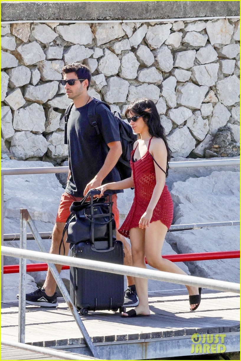 Camila Cabello & Boyfriend Henry Junior Chalhoub Step Out for Lunch(02)