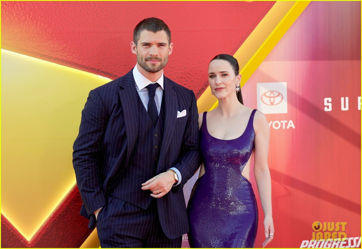 'Superman' Actor David Corenswet Makes Red Carpet Debut with Wife Julia(02)