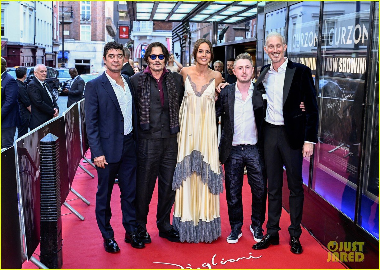 Johnny Depp Premieres New Movie 'Modì' in London; Charlie Hunnam Shows Up  to Support Friend Antonia Desplat!: Photo 5181045 | Antonia Desplat, Bruno  Gouery, Charlie Hunnam, Johnny Depp, Riccardo Scamarcio, Ryan McParland,