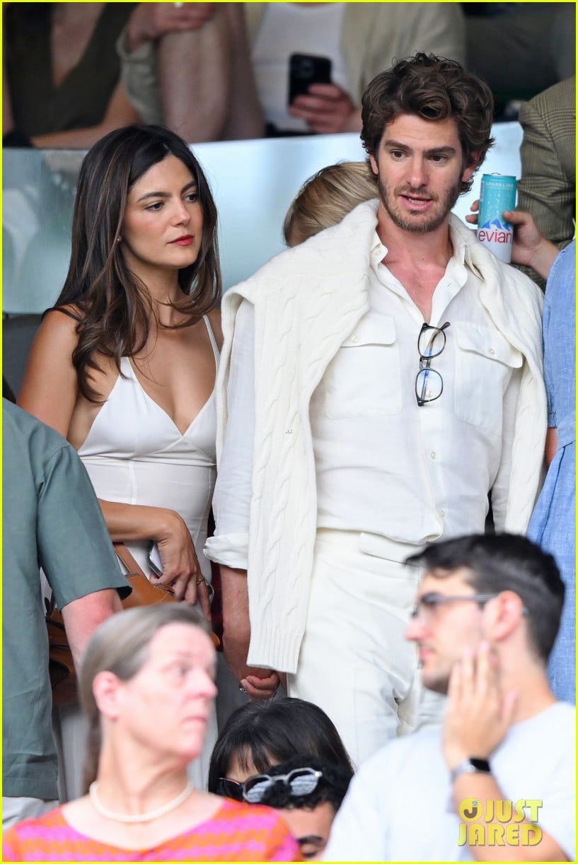 Andrew Garfield & Monica Barbaro Couple Up at Wimbledon 2025, Share