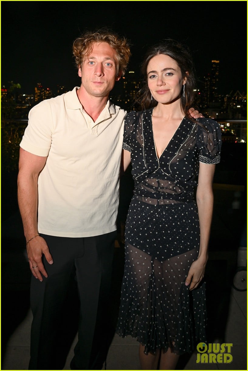 Jeremy Allen White Supports Molly Gordon at 'Oh, Hi' Screening Nearly 1