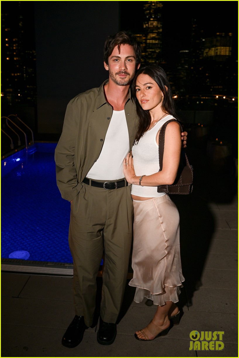 jeremy allen white supports molly gordon oh hi 035185535