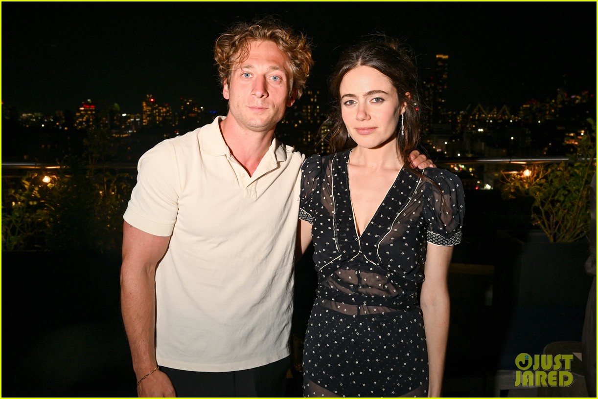 Jeremy Allen White Supports Molly Gordon at 'Oh, Hi' Screening Nearly 1