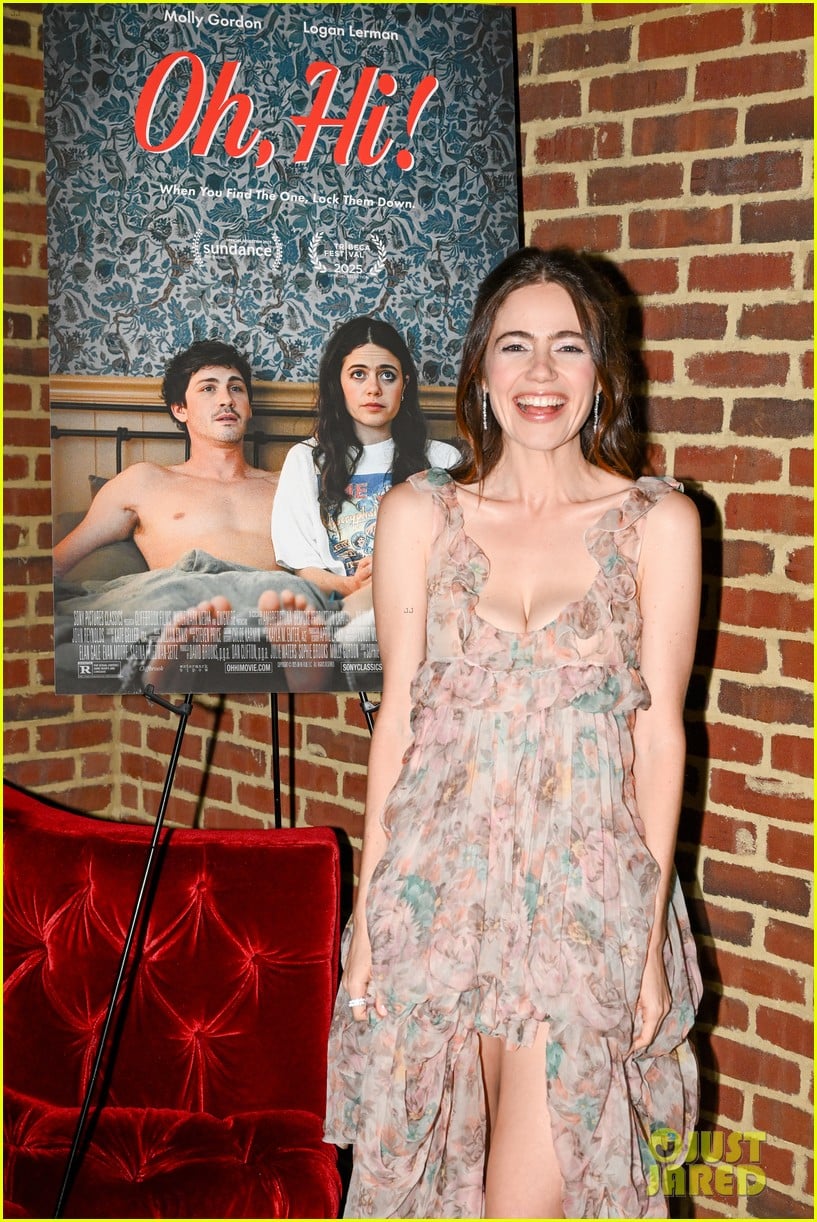 jeremy allen white supports molly gordon oh hi 055185537