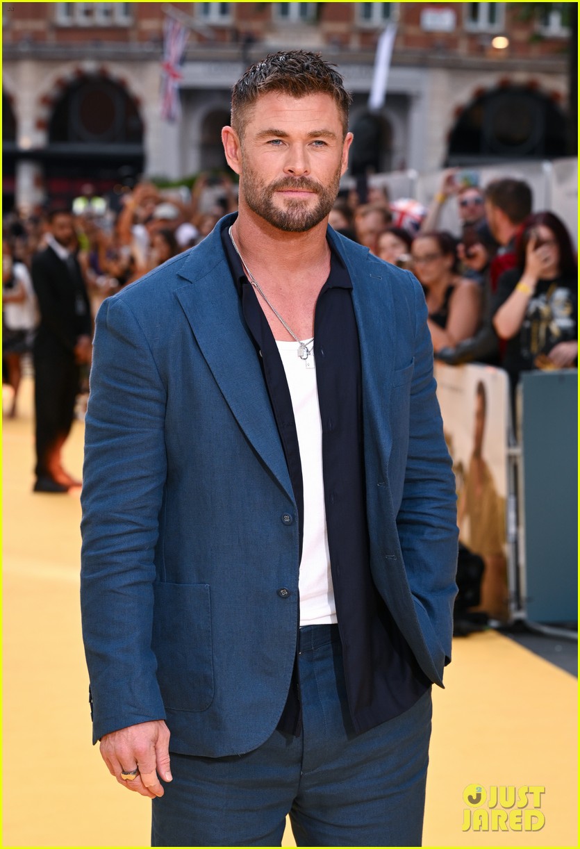 Chris Hemsworth is Joined by Wife Elsa Pataky \u0026 Twin Sons at 'Limitless:  Live Better Now' Premiere in London!: Photo 5184310 | Celebrity Babies,  Chris Hemsworth, Craig Hemsworth, Elsa Pataky, Gabriella Brooks,, image size:835x1222