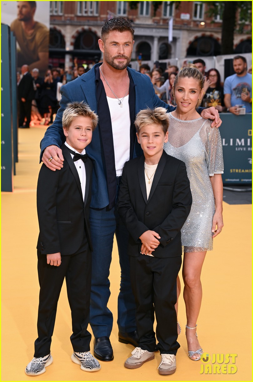 Chris Hemsworth is Joined by Wife Elsa Pataky \u0026 Twin Sons at 'Limitless:  Live Better Now' Premiere in London!: Photo 5184315 | Celebrity Babies,  Chris Hemsworth, Craig Hemsworth, Elsa Pataky, Gabriella Brooks,, image size:809x1222