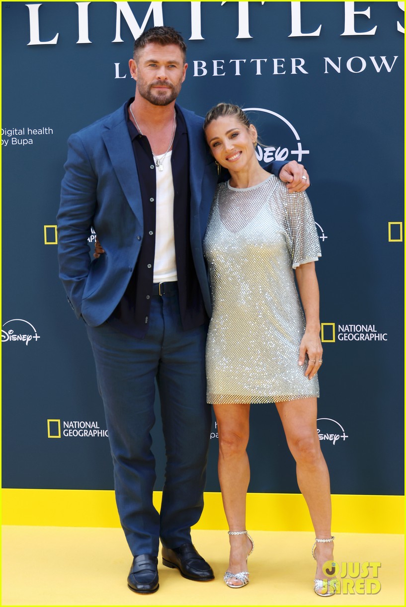 Chris Hemsworth is Joined by Wife Elsa Pataky \u0026 Twin Sons at 'Limitless:  Live Better Now' Premiere in London!: Photo 5184317 | Celebrity Babies,  Chris Hemsworth, Craig Hemsworth, Elsa Pataky, Gabriella Brooks,, image size:817x1222