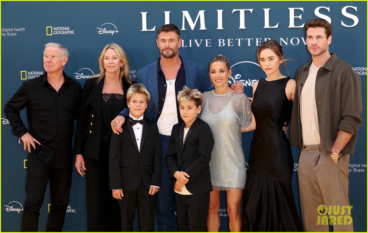 Chris Hemsworth is Joined by Wife Elsa Pataky \u0026 Twin Sons at 'Limitless:  Live Better Now' Premiere in London!: Photo 5184318 | Celebrity Babies,  Chris Hemsworth, Craig Hemsworth, Elsa Pataky, Gabriella Brooks,, image size:1222x775
