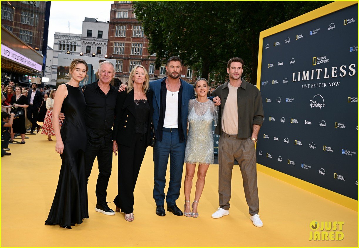 Chris Hemsworth is Joined by Wife Elsa Pataky \u0026 Twin Sons at 'Limitless:  Live Better Now' Premiere in London!: Photo 5184328 | Celebrity Babies,  Chris Hemsworth, Craig Hemsworth, Elsa Pataky, Gabriella Brooks,, image size:1222x845