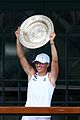 iga swiatek wins wimbledon trophy ceremony 01