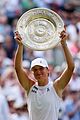 iga swiatek wins wimbledon trophy ceremony 03