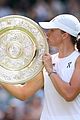 iga swiatek wins wimbledon trophy ceremony 05