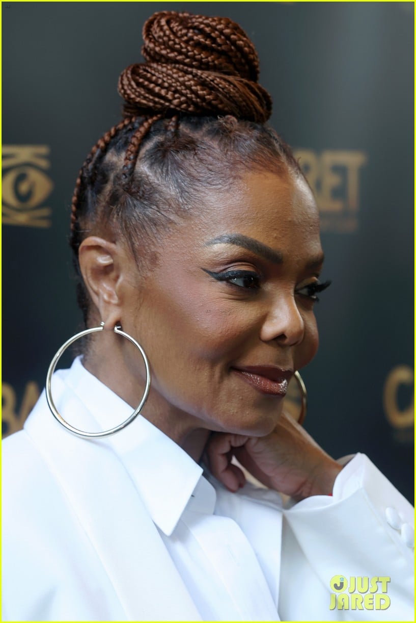 Jackson Sparks Dating Rumors with Singer Maxwell While Holding