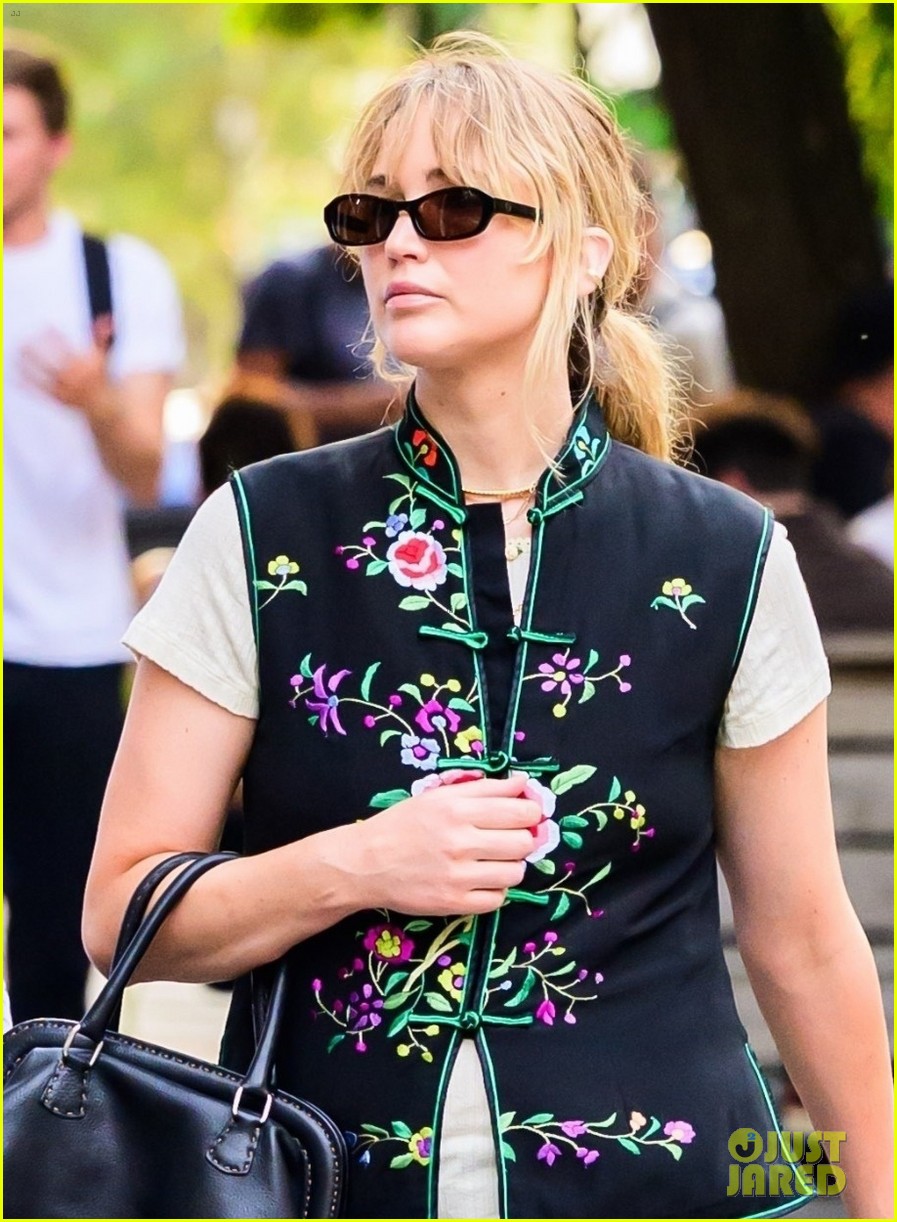 Jennifer Lawrence & Husband Cooke Maroney Step Out for Dinner Date in