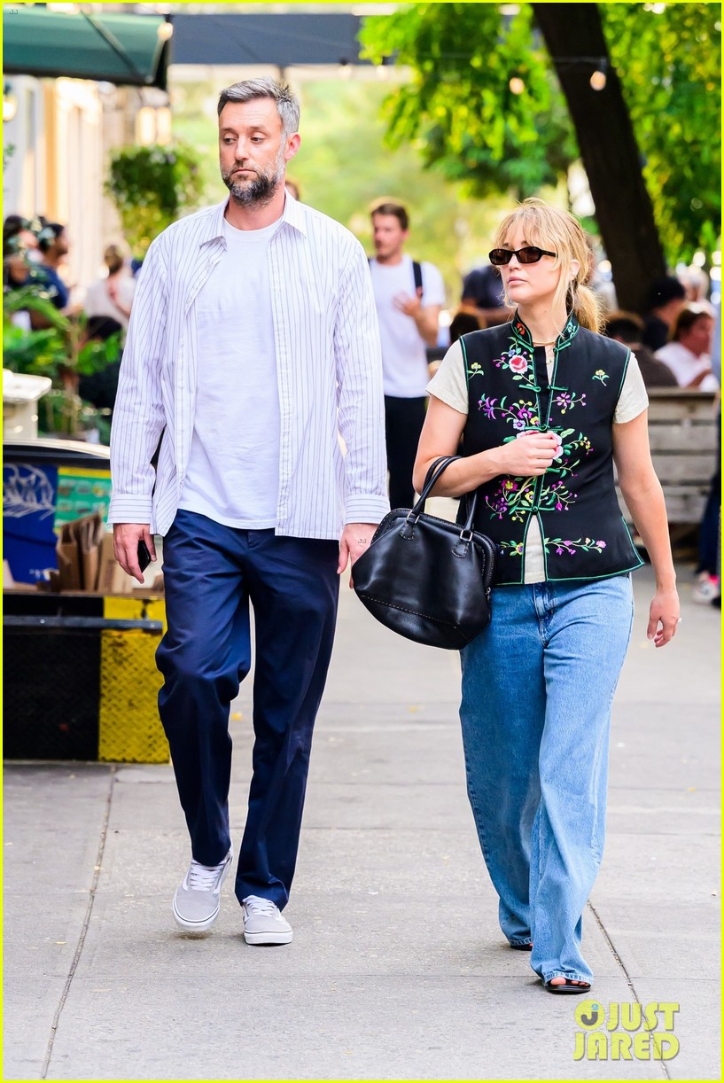 Jennifer Lawrence & Husband Cooke Maroney Step Out for Dinner Date in