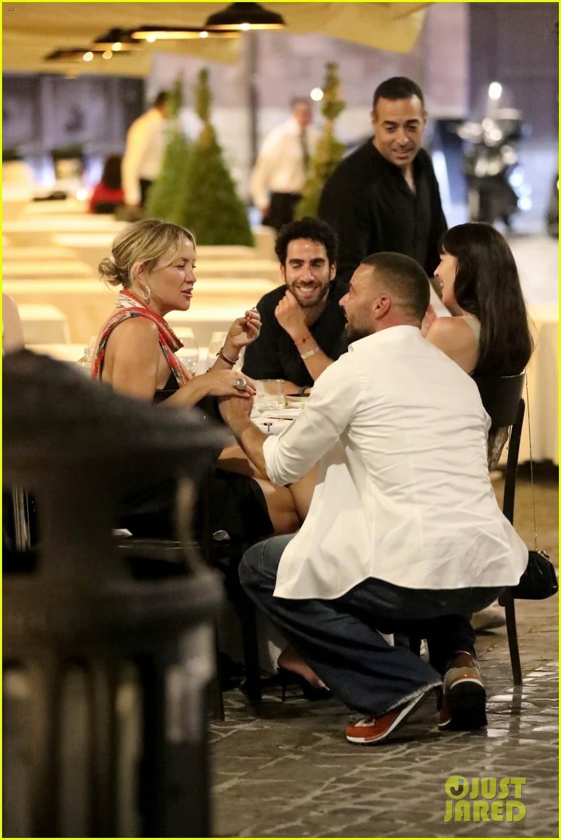 Dakota Johnson & Kate Hudson Run Into Ricky Martin While Having Dinner ...