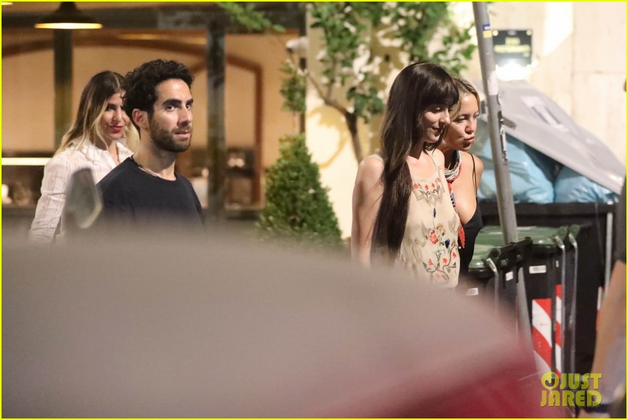 Dakota Johnson & Kate Hudson Run Into Ricky Martin While Having Dinner ...