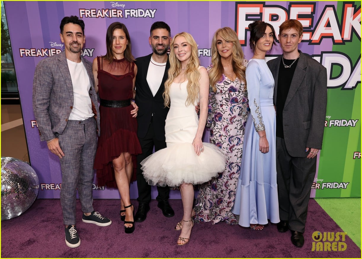 lindsay lohan family freakier friday nyc premiere 015186643