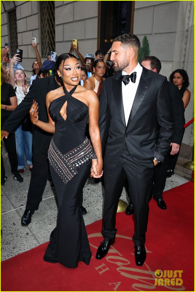 Megan Thee Stallion & Klay Thompson Make Red Carpet Debut at Her Pete