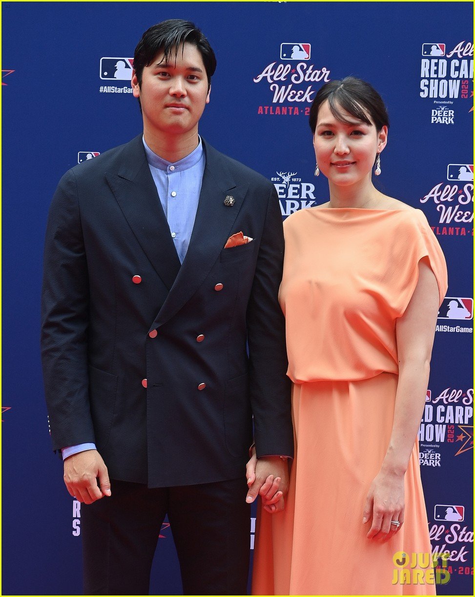 Shohei Ohtani & Wife Mamiko Make Rare Red Carpet Appearance Together at