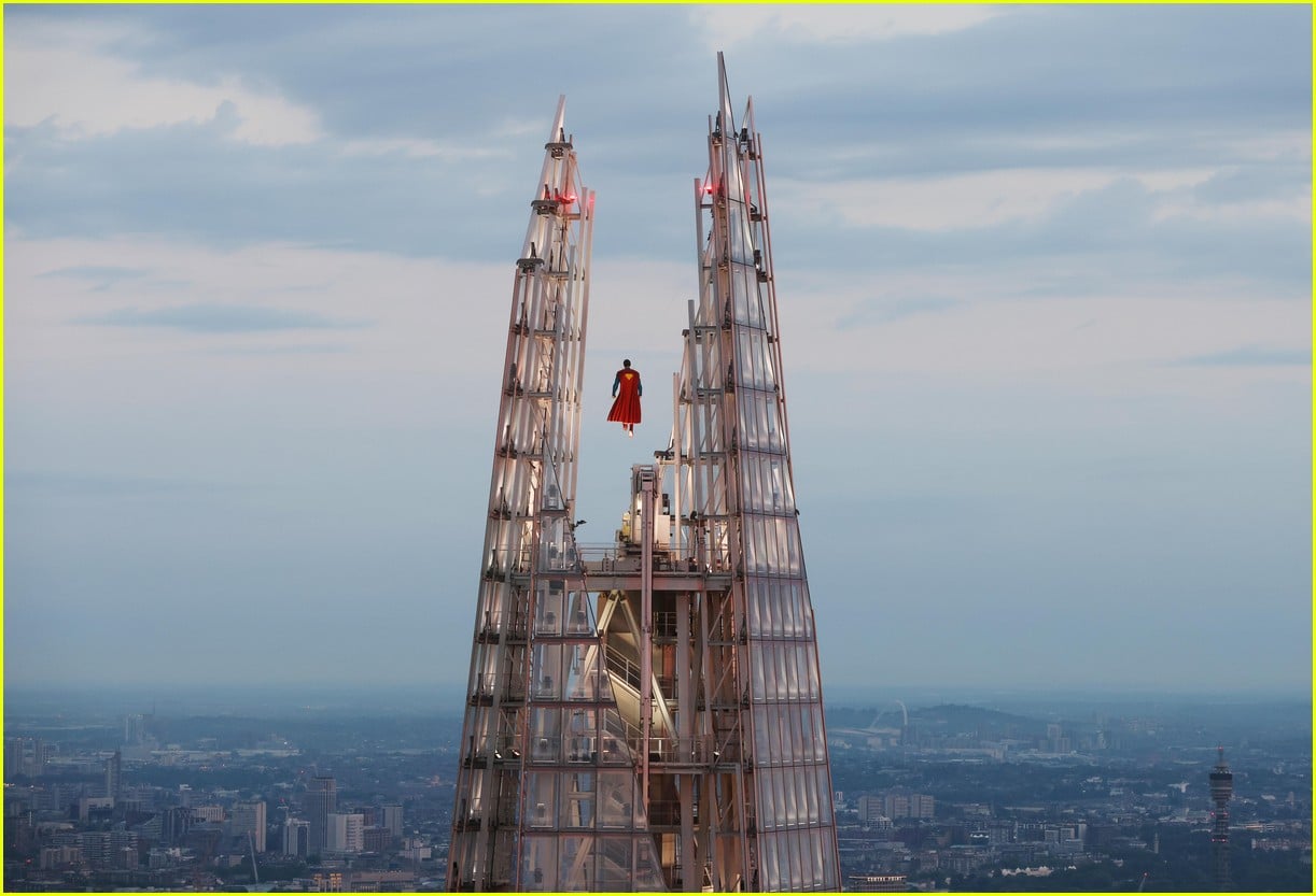 'Superman' Stars Visit London's Shard to See Awesome Statue Spectacle ...