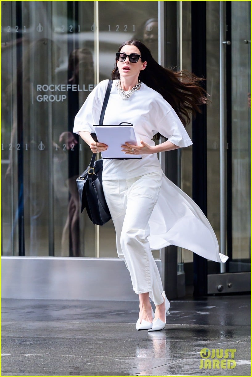 'The Devil Wears Prada 2' Set Photos Anne Hathaway & Meryl Streep Film