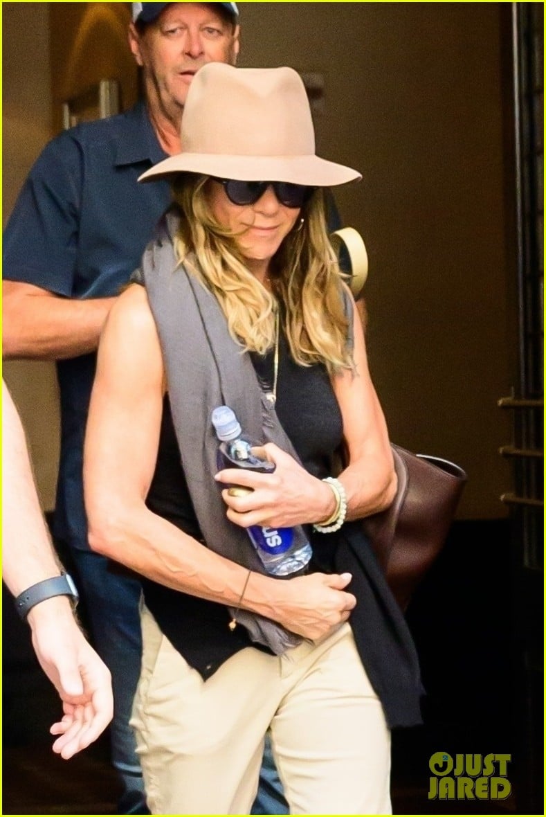 Jennifer Aniston & New Boyfriend Jim Curtis Spotted Checking Out of New