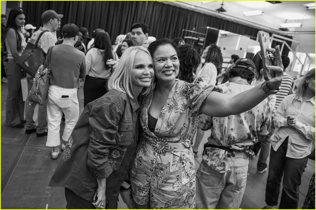 Kristin Chenoweth Begins Rehearsals for Broadway Return in 'Queen of