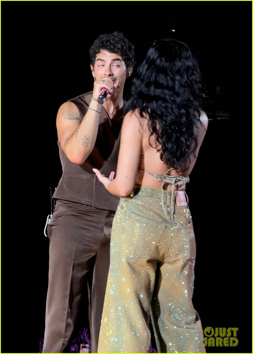 Demi Lovato Makes Surprise Appearance At Jonas Brothers Concert demi-lovato-makes-surprise-appearance-at-jonas-brothers-concert