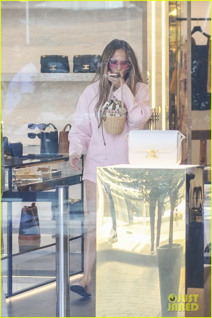 Jennifer Lopez Spotted Shopping in Istanbul Amid Reports She Was Denied