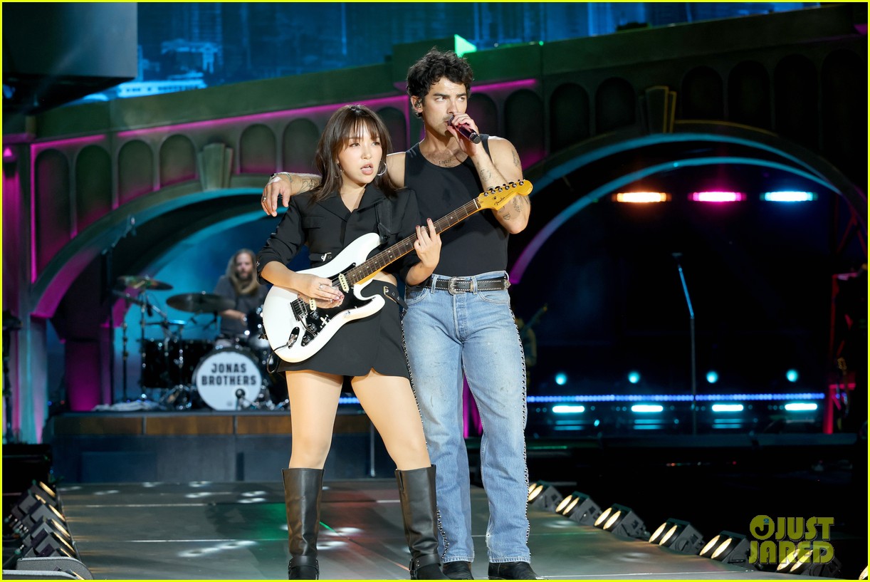 Jonas Brothers' 'JONAS20: Greetings From Your Hometown Tour' 2025 ...