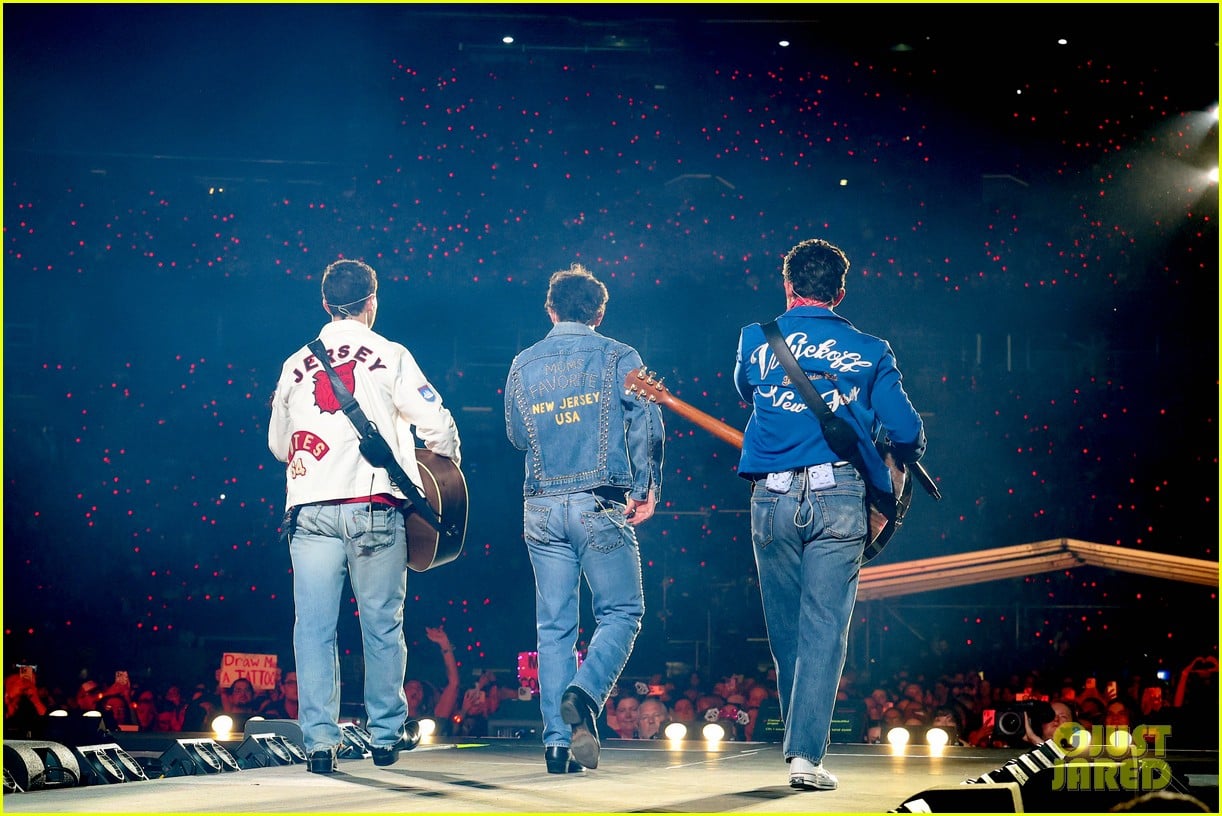 Jonas Brothers' 'JONAS20: Greetings From Your Hometown Tour' 2025 ...