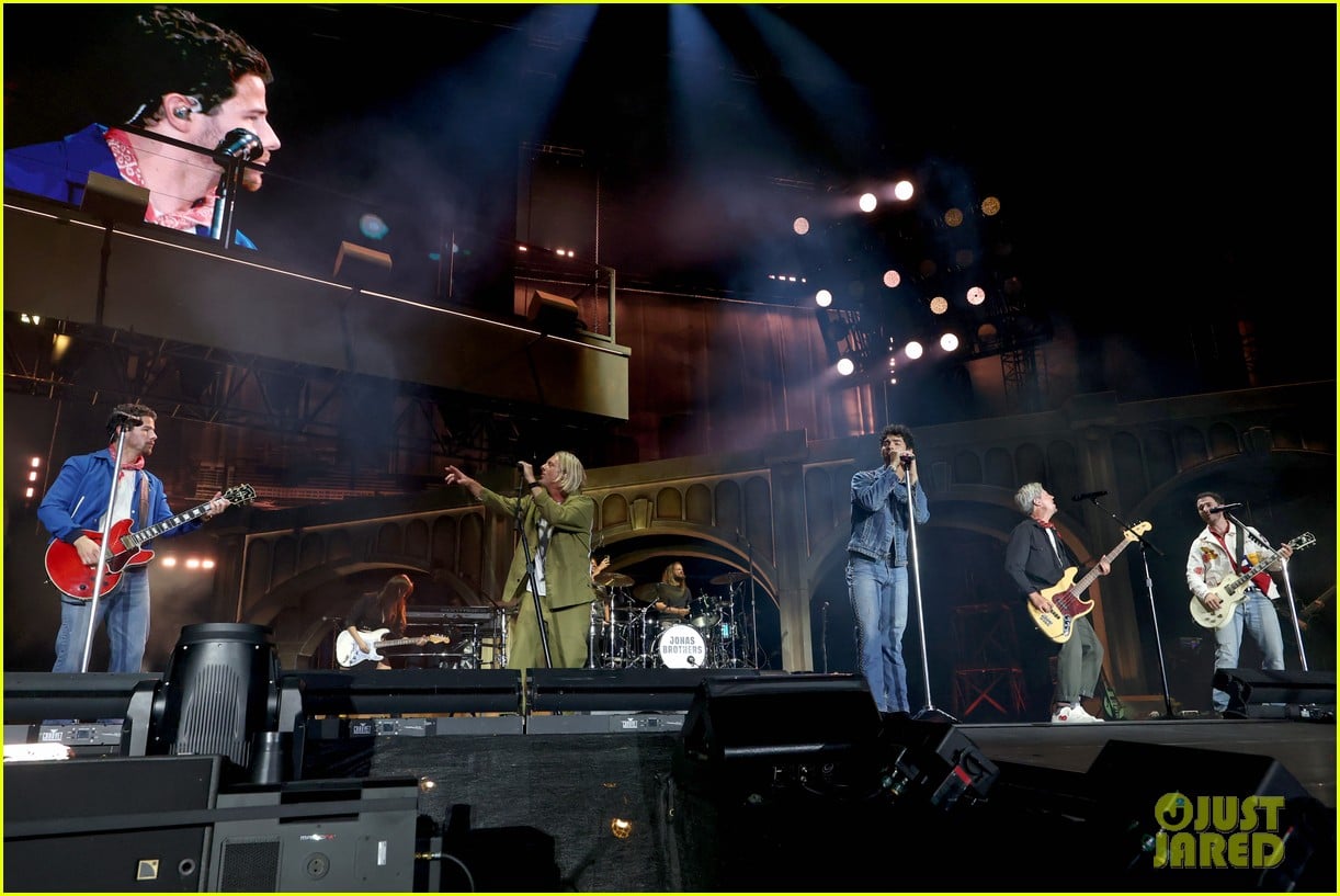 Jonas Brothers' 'JONAS20: Greetings From Your Hometown Tour' 2025 ...