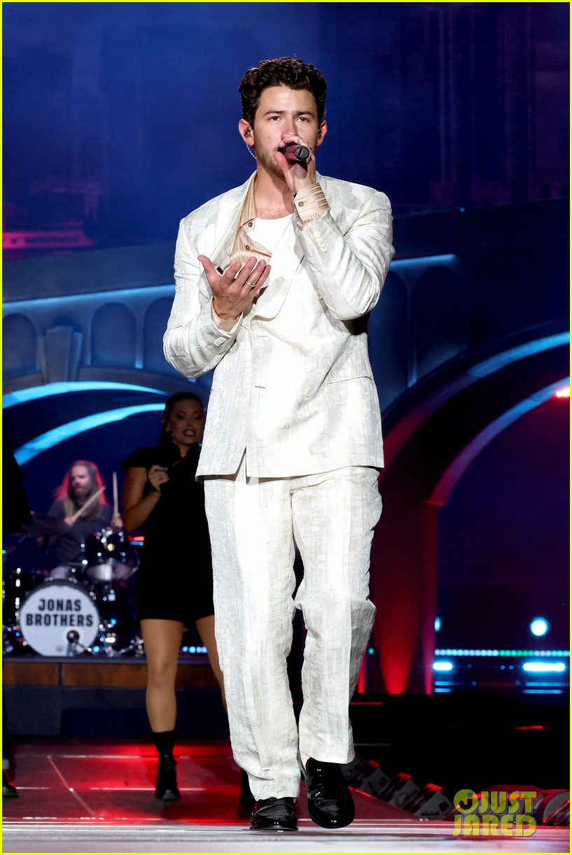 Jonas Brothers' 'JONAS20: Greetings From Your Hometown Tour' 2025 ...