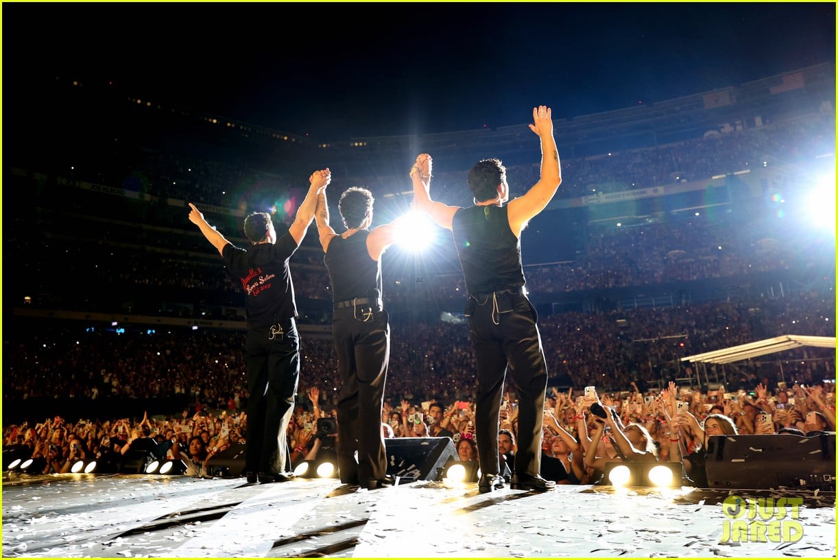 Jonas Brothers' 'JONAS20: Greetings From Your Hometown Tour' 2025 ...