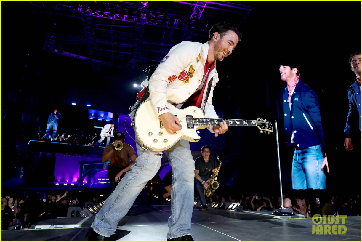 Jonas Brothers' 'JONAS20: Greetings From Your Hometown Tour' 2025 ...