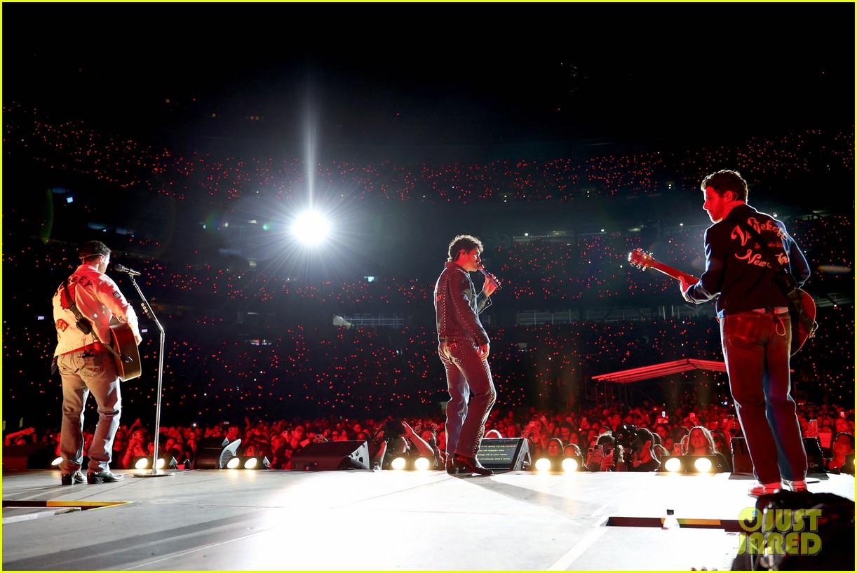 Jonas Brothers' 'JONAS20: Greetings From Your Hometown Tour' 2025 ...