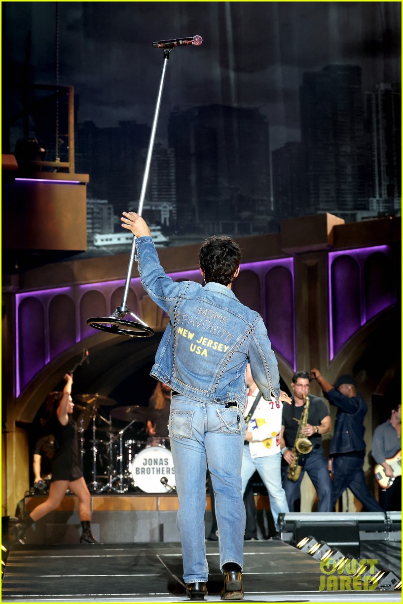 Jonas Brothers' 'JONAS20: Greetings From Your Hometown Tour' 2025 ...