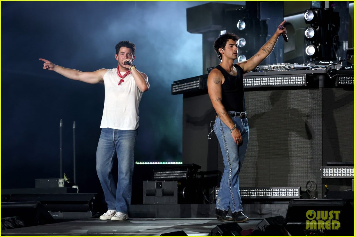 Jonas Brothers' 'JONAS20: Greetings From Your Hometown Tour' 2025 ...