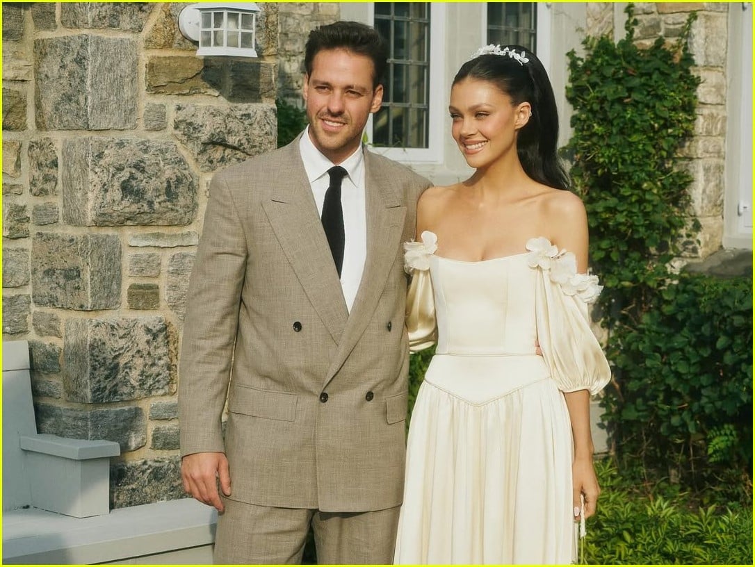 Nicola Peltz & Brooklyn Beckham Share Their Vow Renewal Photo Album(01)