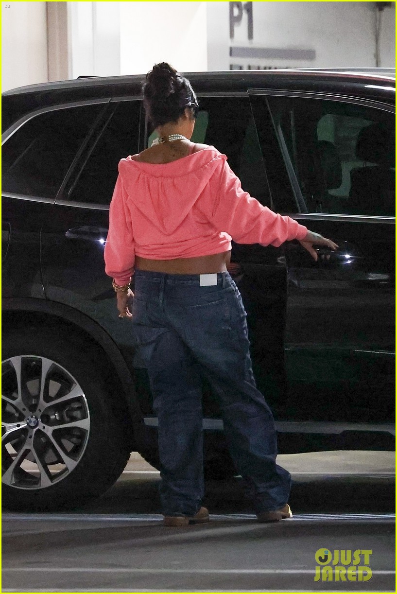 Pregnant Rihanna Puts Baby Bump on Display in Pink Cropped Sweatshirt