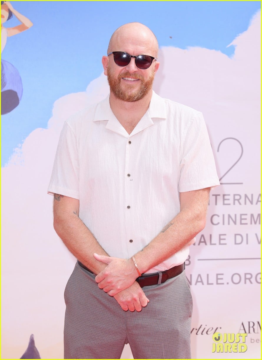 Detailed 'rose Of Nevada' Trailer: Callum Turner And George Mackay Are Unstuck In Time Design in 4K Detailed 'rose Of Nevada' Trailer: Callum Turner And George Mackay Are Unstuck In Time Design in 4K